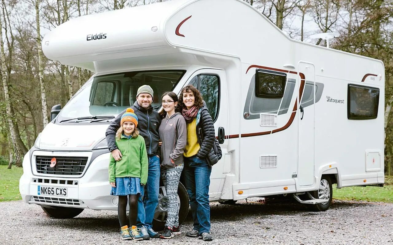 Семейный Караван. Family Caravan. Фэмили кемпер с лого. Family Campers. Camping home