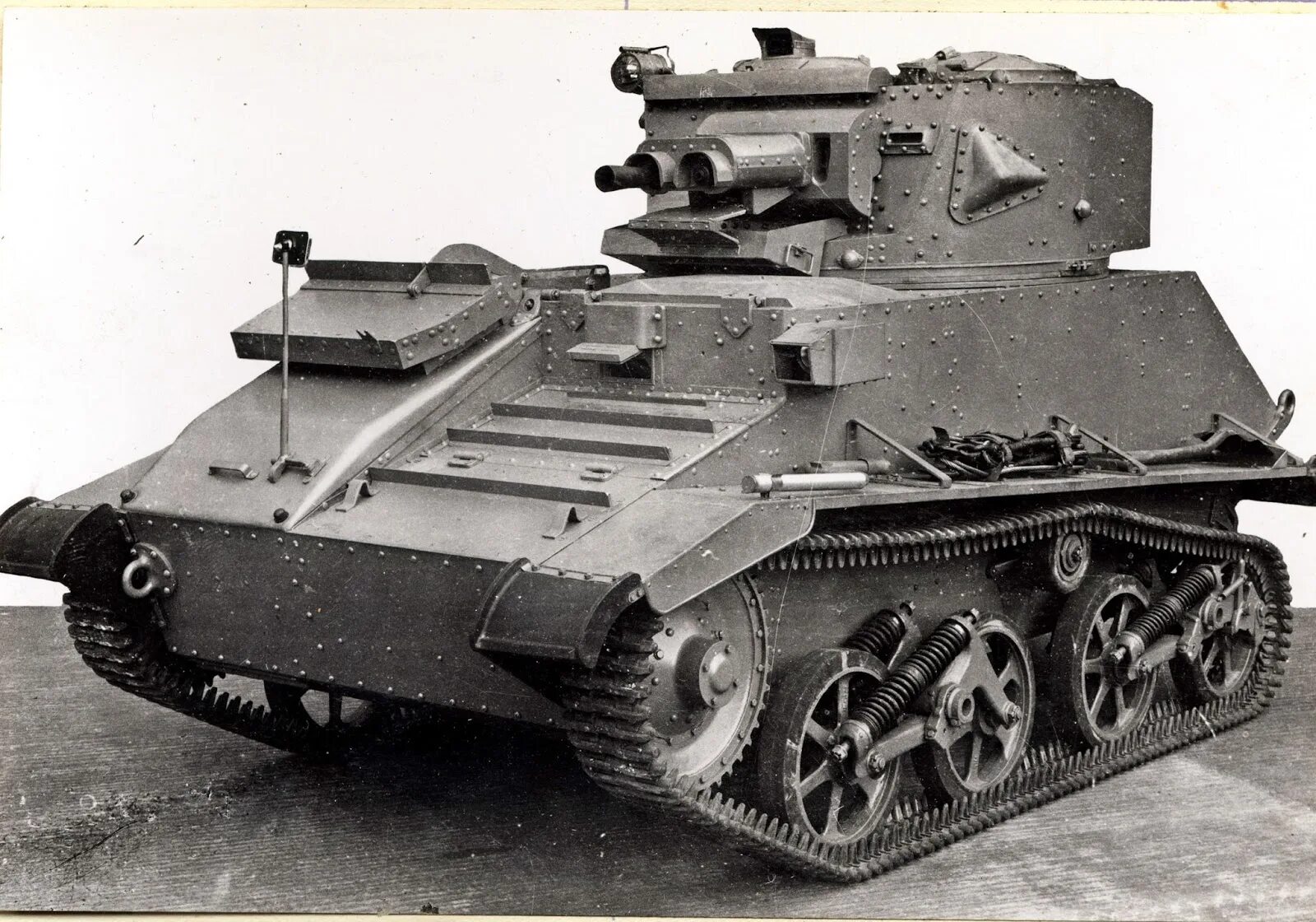 Mk vi. Vickers Light Tank MK VIB. Танк Виккерс mk1 прототип. Танк MK.VIB. MK.VIB.