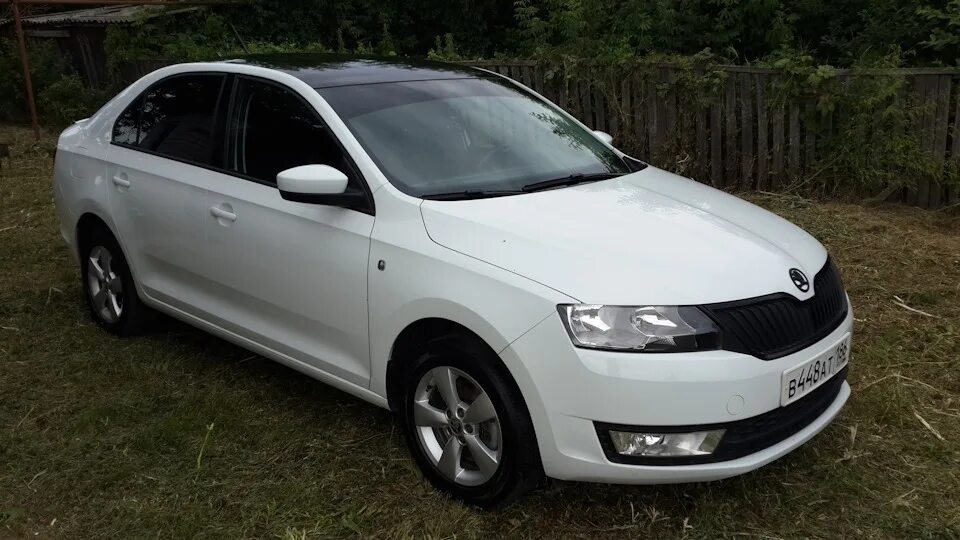 Шкода рапид 2014 купить. Шкода Рапид 2014. Skoda Rapid 1.4 белый. Шкода Рапид 1.4 2014 года. Шкода Рапид 2014 года белая.