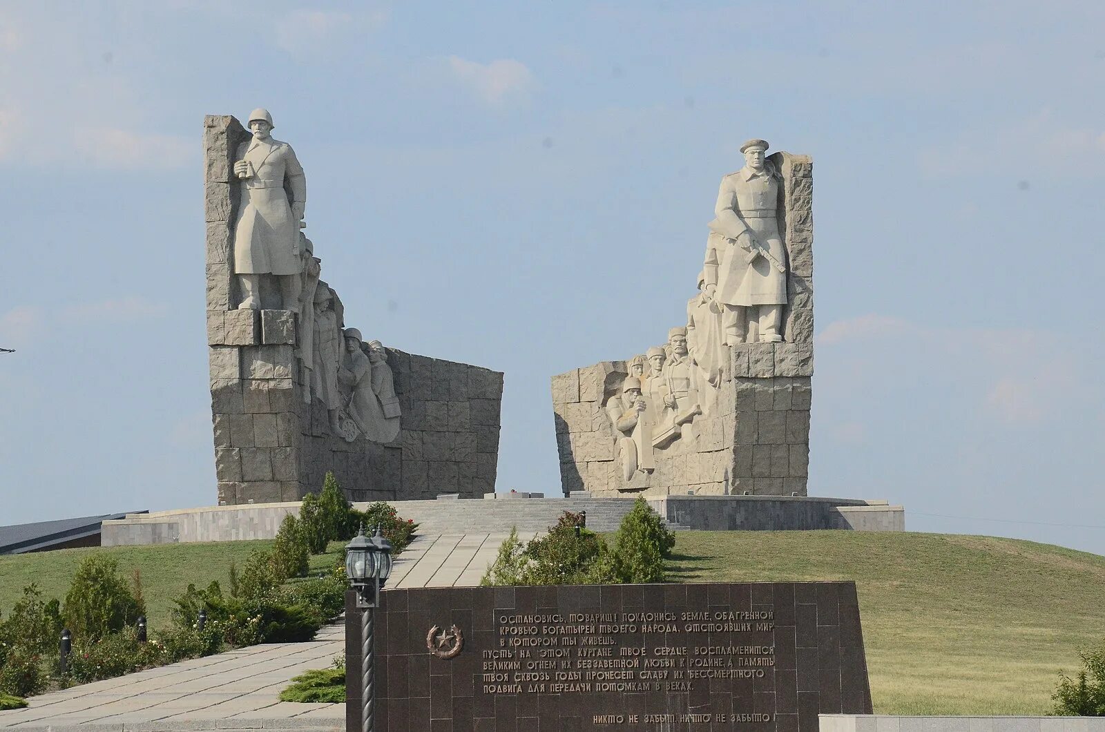 Самбек сегодня. Мемориал славы самбекские высоты. самбек ростовская область музей. мемориал самбекские высоты таганрог.