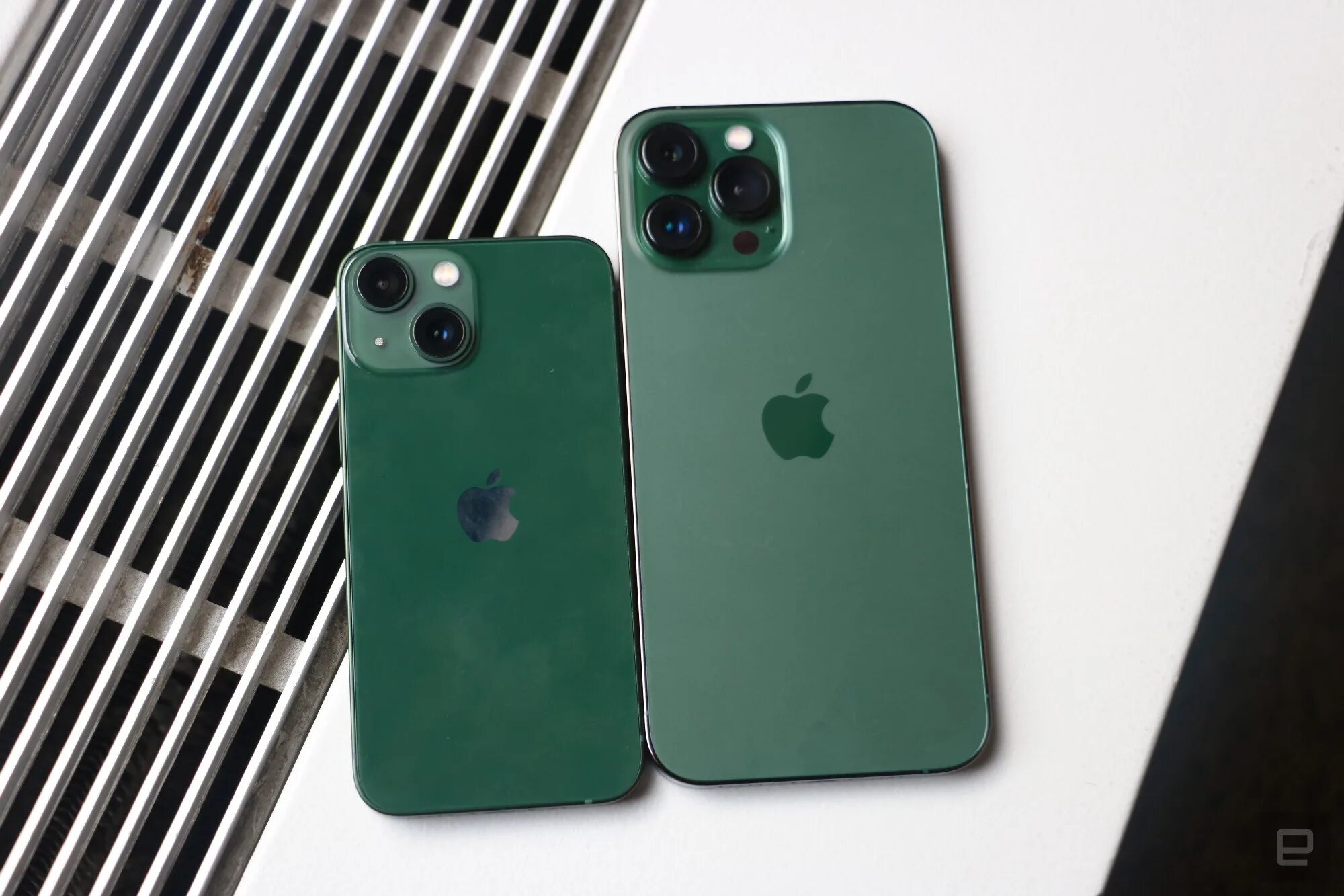 Б зеленый 13. Iphone 13 Pro Max Green. Iphone 13 Alpine Green. Apple iphone 13 Pro Green. Iphone 13 Pro Alpine Green.