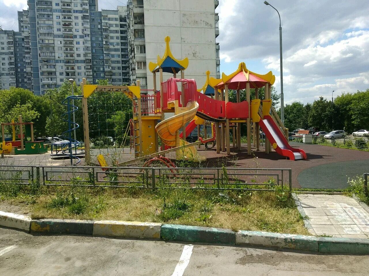большие детские площадки. площадки московского района. детская площадка рукавичка чертаново южное. ландшафтный парк южное бутово. детская площадка братеево.