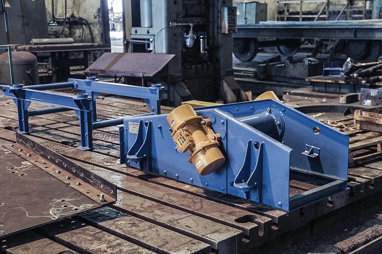 Снегопад вечером. Пожар на ельшанской набережной ресторан. Крепление сит на грохотах. Пожар в санкт-петербурге сейчас в приморском районе. Подситник грохота гисл-72 под сито.