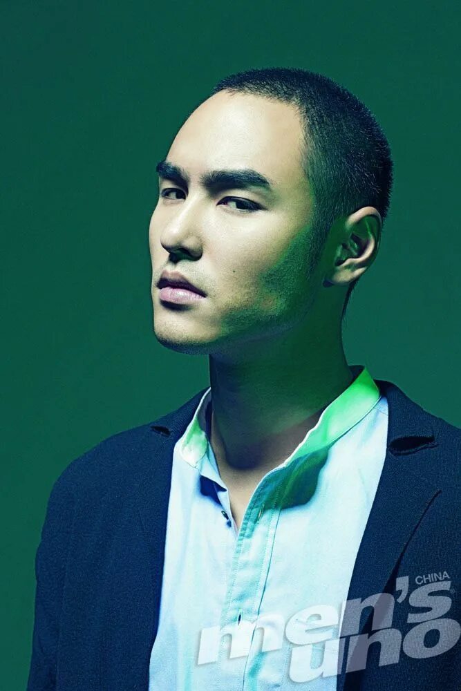 Жуань байцзе. Артист этан жуань. Цяо шань актер. Этан жуань. Этан жуань.