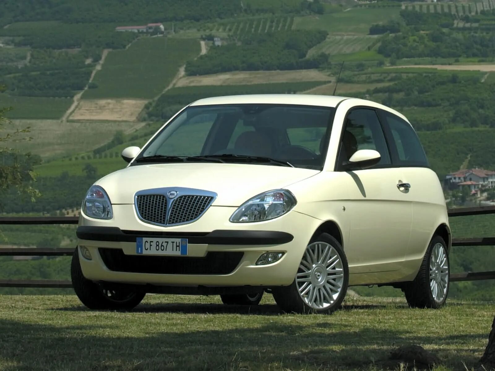 Лянча Ипсилон. Лянча Ypsilon 1. Lancia y100. Лянча Ипсилон 2010.