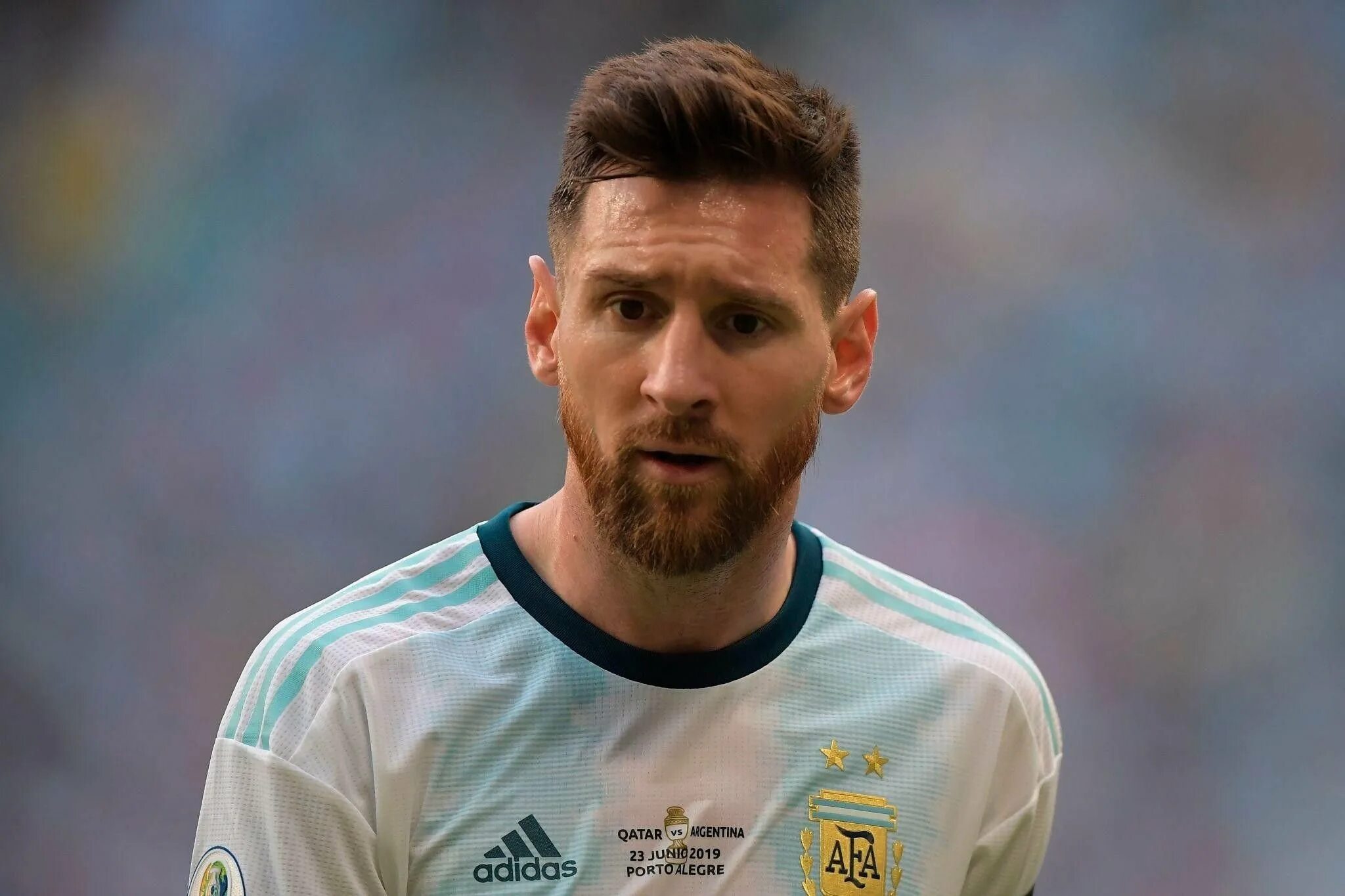 Прическа месси 2023. Прическа лео месси 2021. Лео месси 2022. Прическа месси 2023. Месси с бородой.