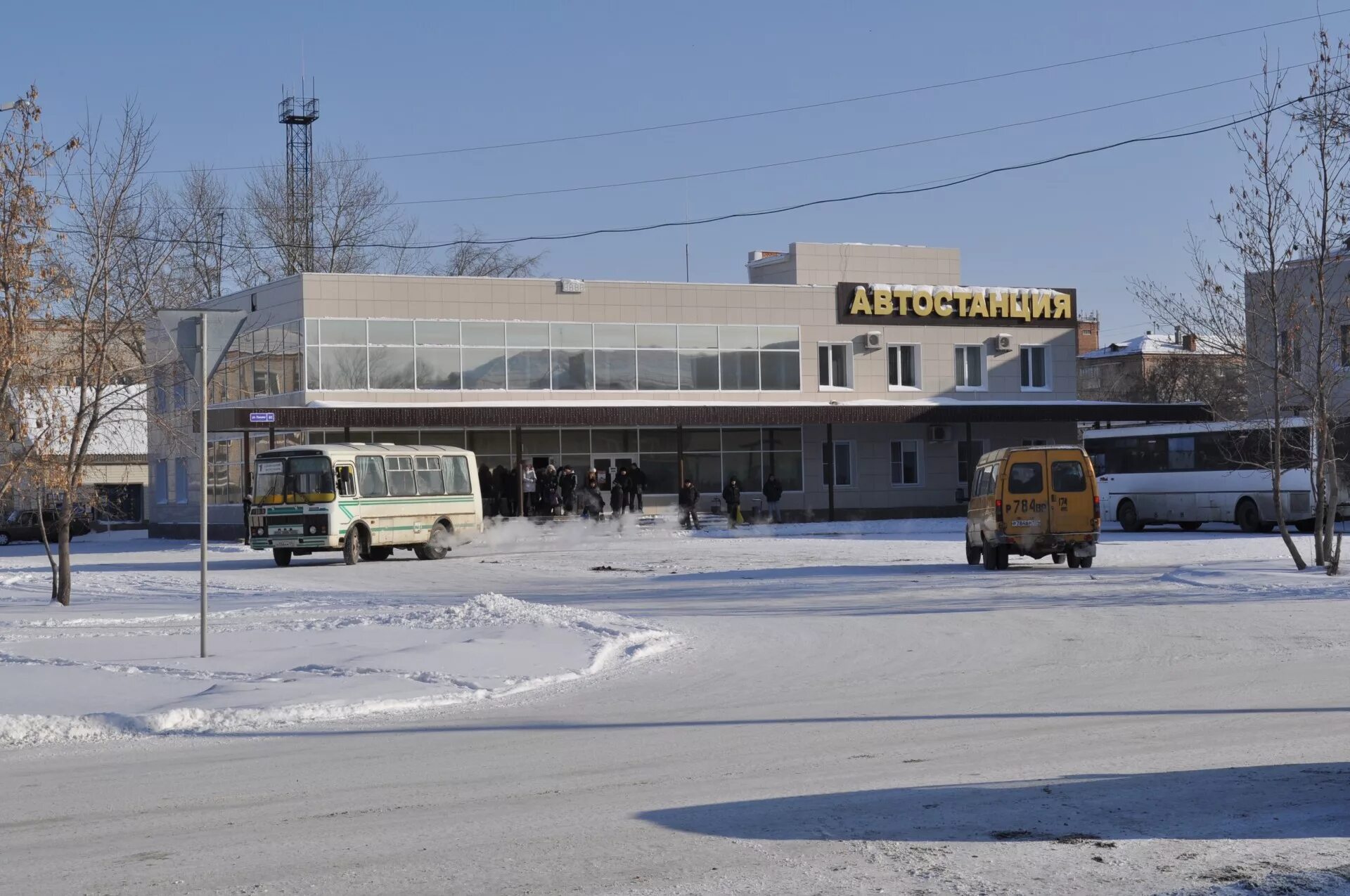 Автостанция 1 телефон. Еманжелинск автовокзал. Автостанция города Еманжелинска. "Автовокзал Еманжелинск улица Ленина, 8". Автовокзал города Касли.