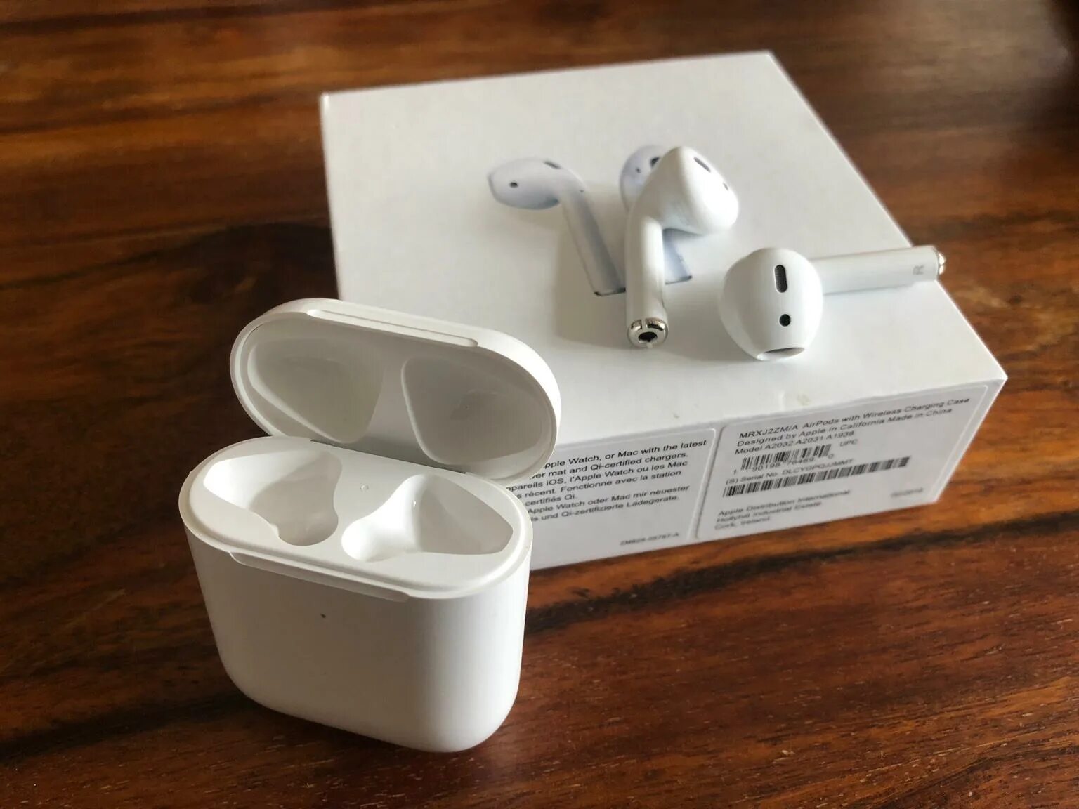 Airpods mv7n2 цены. Наушники Apple аирподс про 2. Беспроводные наушники Apple AIRPODS 1 И 2. Наушники Apple аирподс 1. Apple AIRPODS 2 Wireless Charging Case.