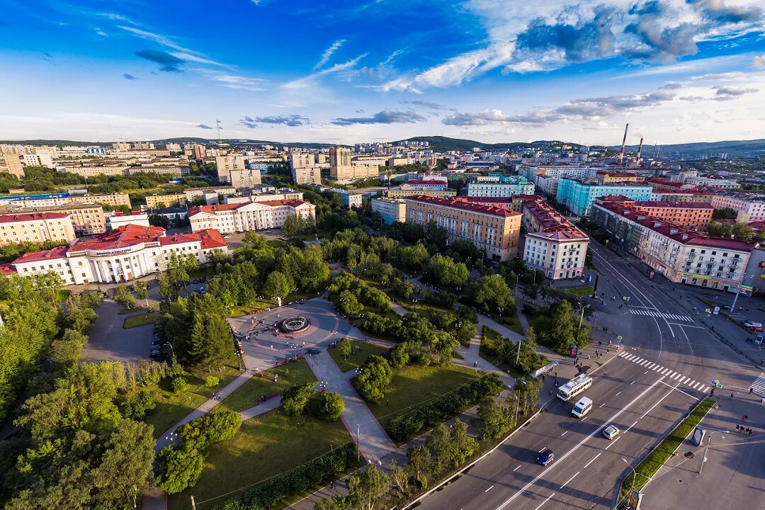 Амирчик мурманск. Мурманск панорама. Мурманск лето. Мурманск лето 5 углов. Мурманск центр города.