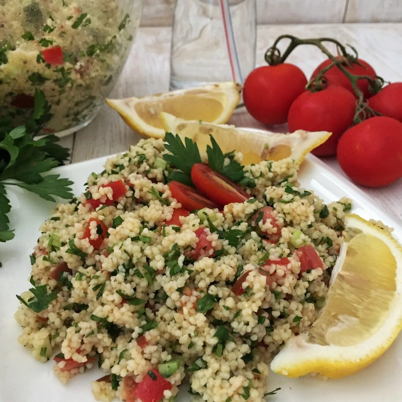 Салат табуле с кускусом. Судак в устричном соусе с табуле из кус куса. Салат табуле с кускусом. Салат табуле с кускусом. Салат табуле с кускусом.