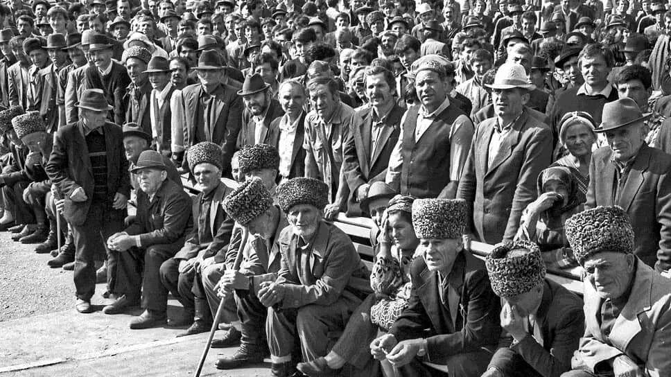 Чеченский конгресс. Общенациональный конгресс чеченского народа 1991. Общенациональный конгресс чеченского народа. Дудаев окчн. Чеченский конгресс.