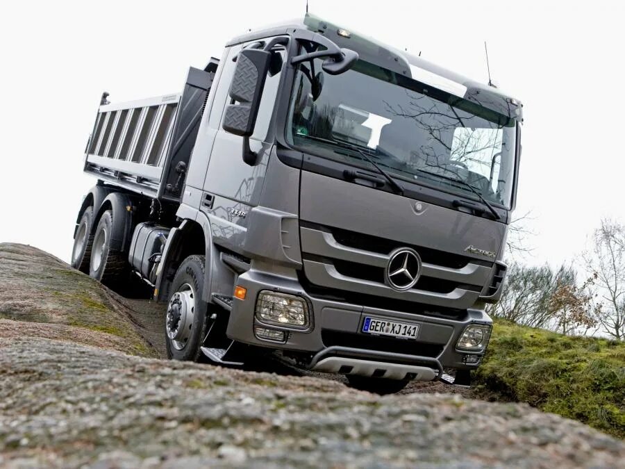 Купить новый Mercedes-Benz Actros дизель механика в Санкт-Петербурге: белый шасс