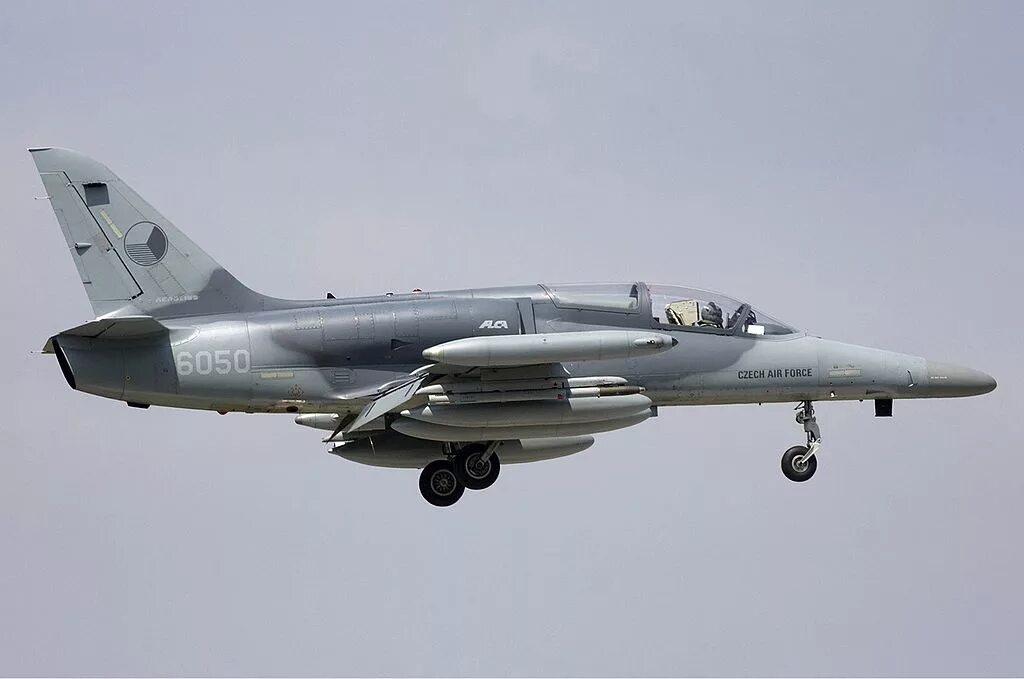 Л-159 самолет чешский. L 159 alca вооружение. L-159 alca. Aero l-159 alca самолёты чехии. Aero l 159 alca.