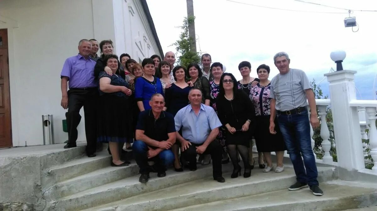 одноклассники 40 лет спустя. выпускники 25 лет спустя. выпускники через 40 лет. встреча одноклассников через 40 лет. одноклассники через 40 лет.