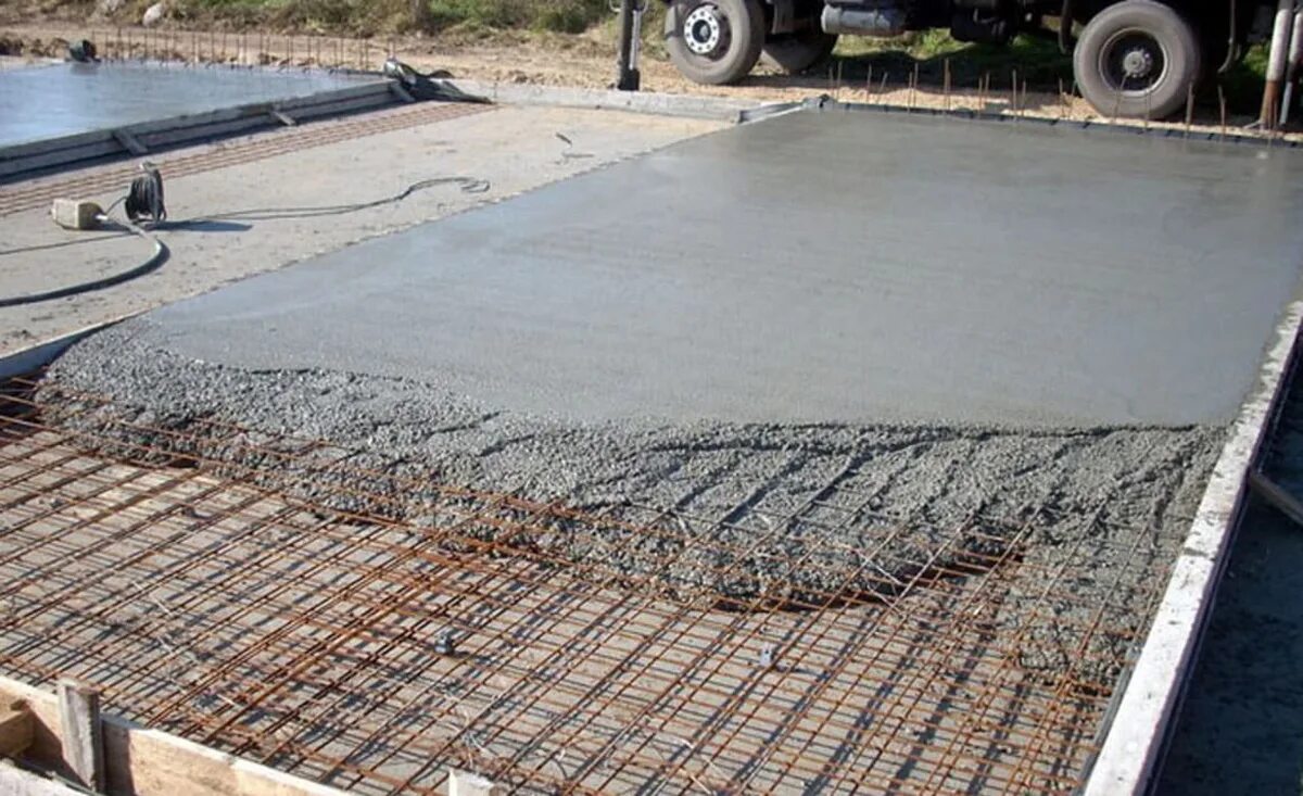 Бетона стяжки пола куб. Цементно-Песчаная армированная стяжка м150. Армированная цементно-Песчаная стяжка (до 50 мм). Стяжка бетона. Армированная сетка для стяжки бетона.