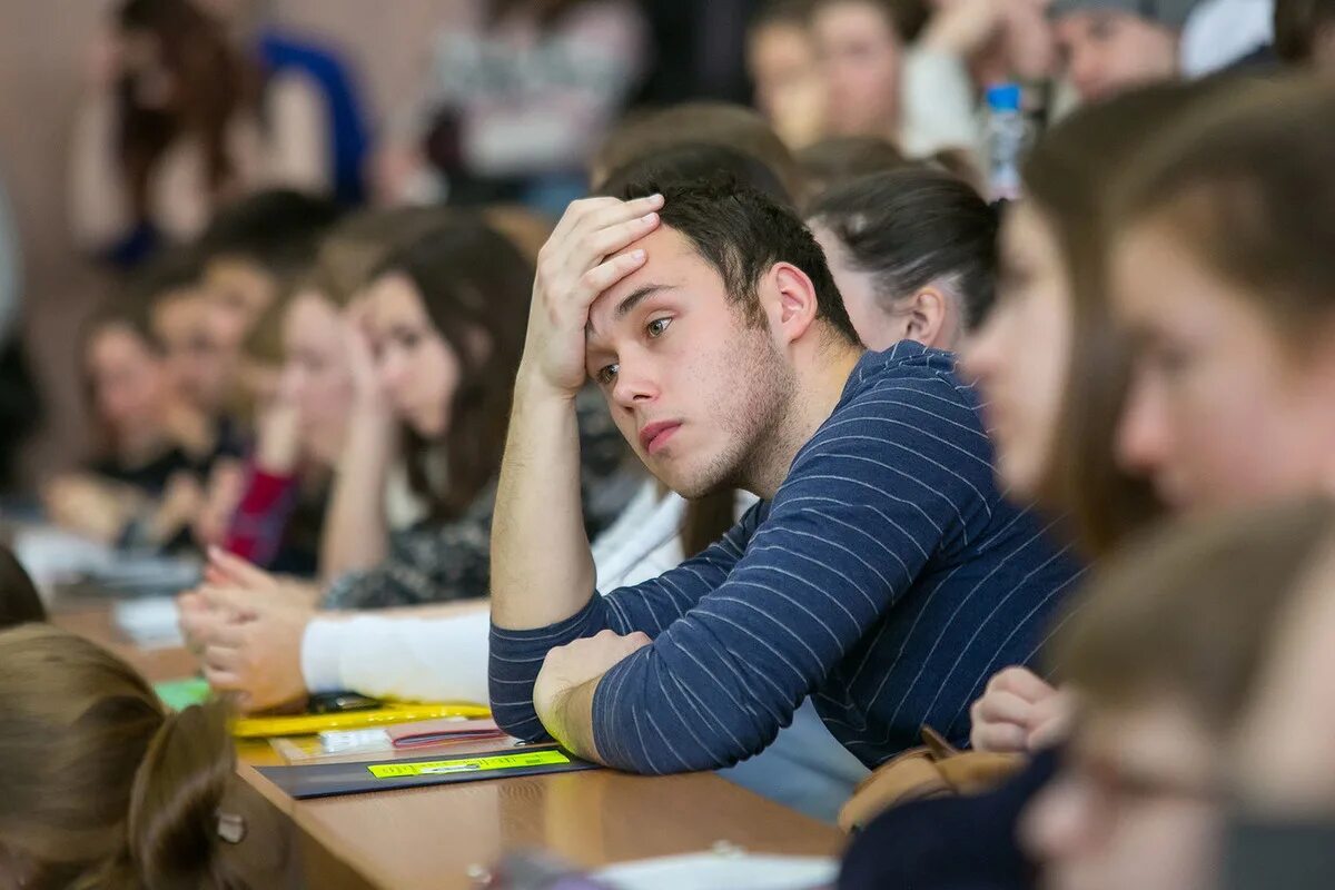 Образование в рф 2017. Студенты в аудитории. Выпускник вуза. Образование в вузе. Выпускники российских вузов.