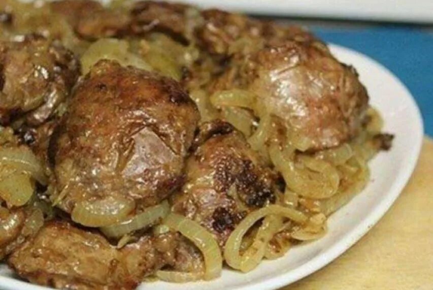 Приготовление куриной печени вкусно. Приготовить куриную печень. Печень куриная жареная. Куриная печень с луком.