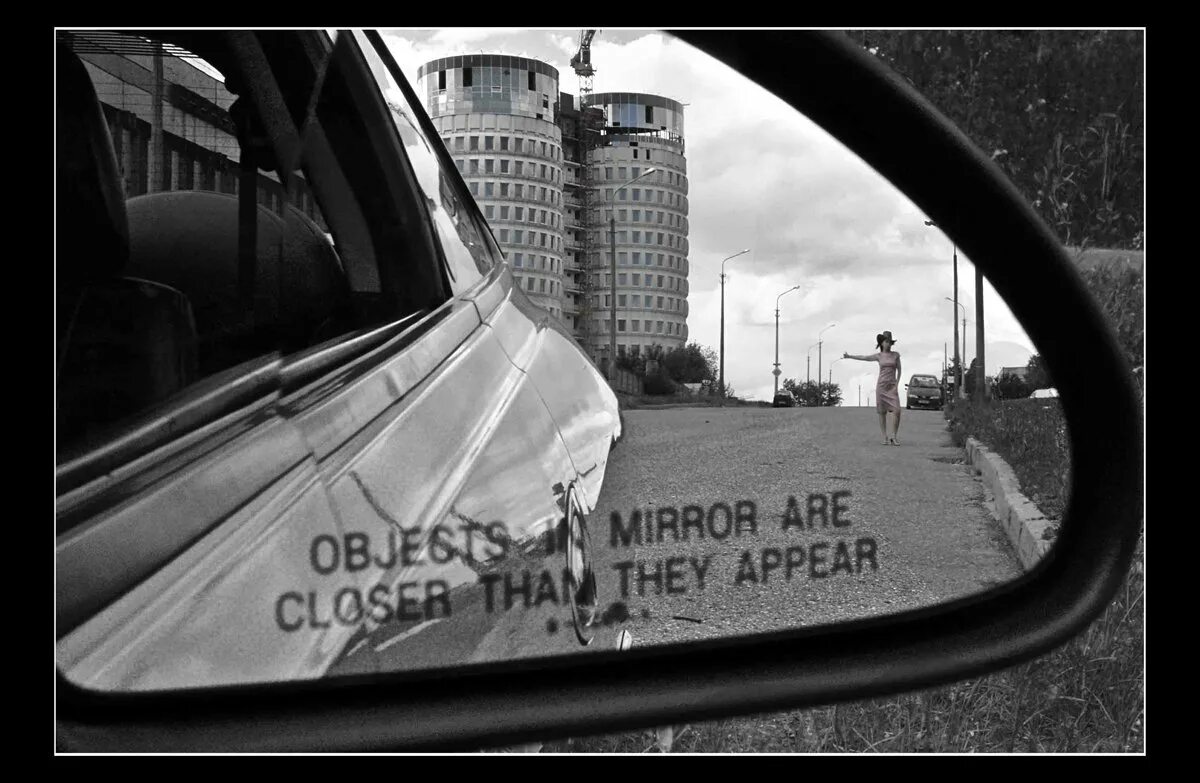 Objects in Mirror are closer than they appear. Objects in Mirror are closer than they appear картинка. Objects in Mirror are closer than they appear Мем. Ненавижу машину