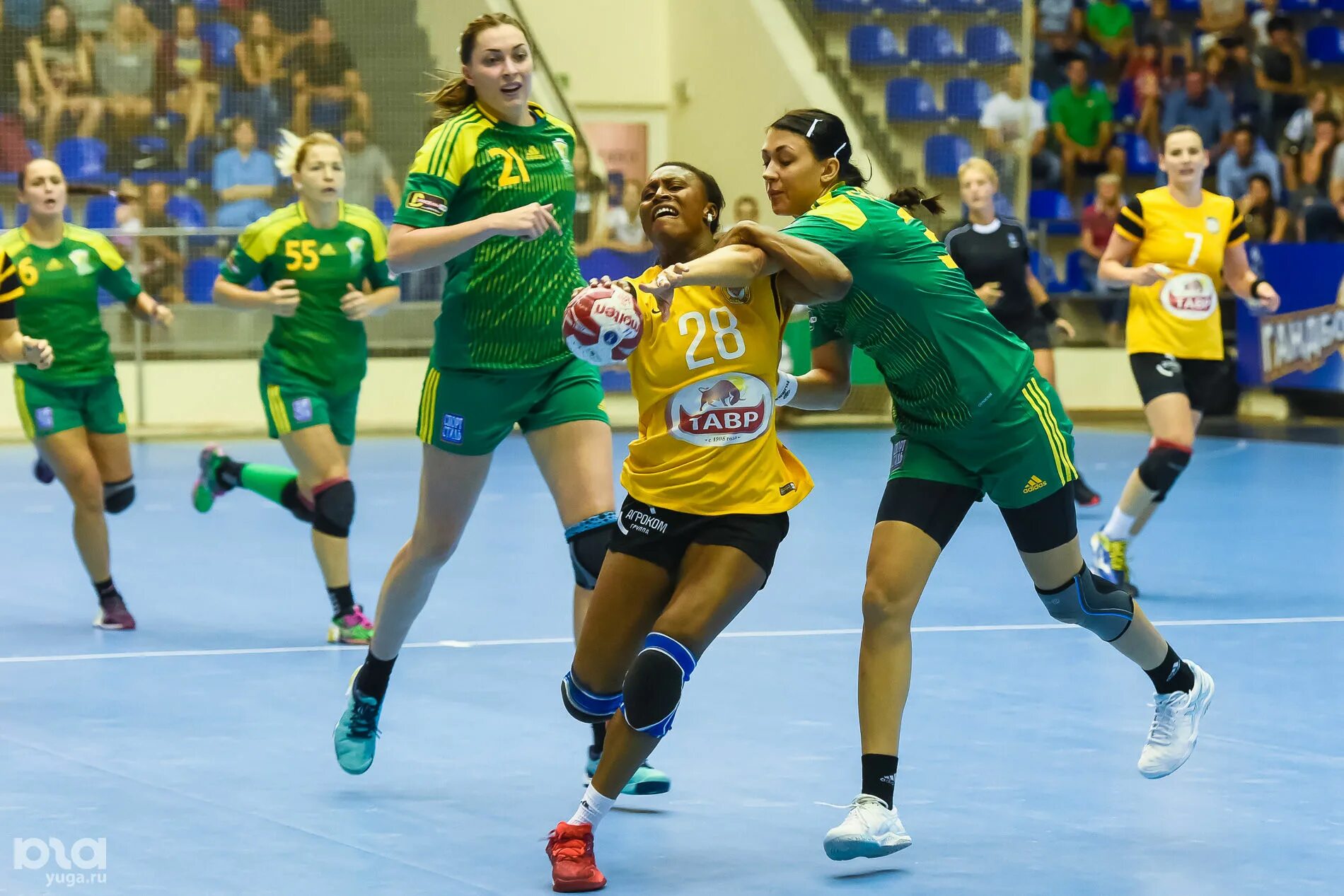 Гандбол краснодар женская. Гандбол кубань картинка. Гандбол женщины кубань. Гандбол женщины кубань краснодар. Гандбольный зал кубань.