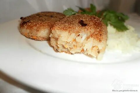 Рыбные котлеты с рисом и картошкой