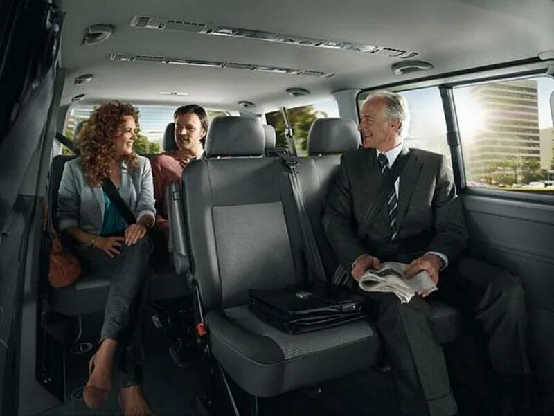 автобус. пассажирские автобусные перевозки. туристический автобус. водитель автобуса. перевозка пассажиров.