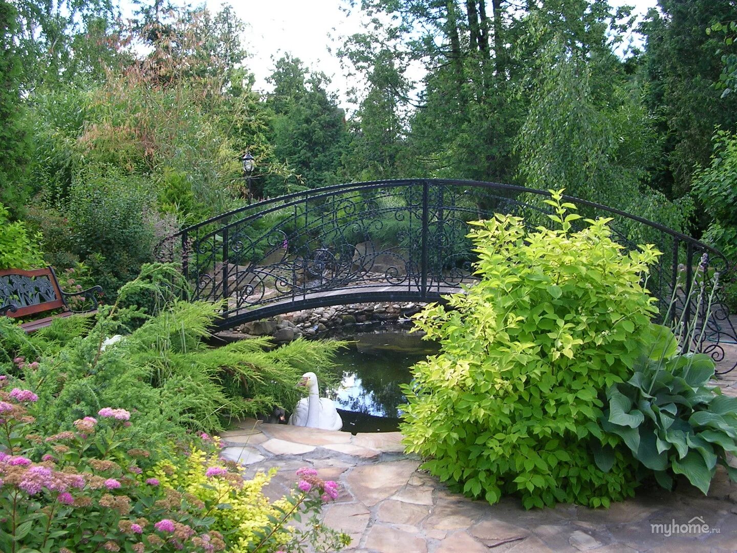 Ландшафт на даче. Сад недорого. Дачные ландшафты на 6 сотках. Клумбы в саду. Палисадники у домов в германии.