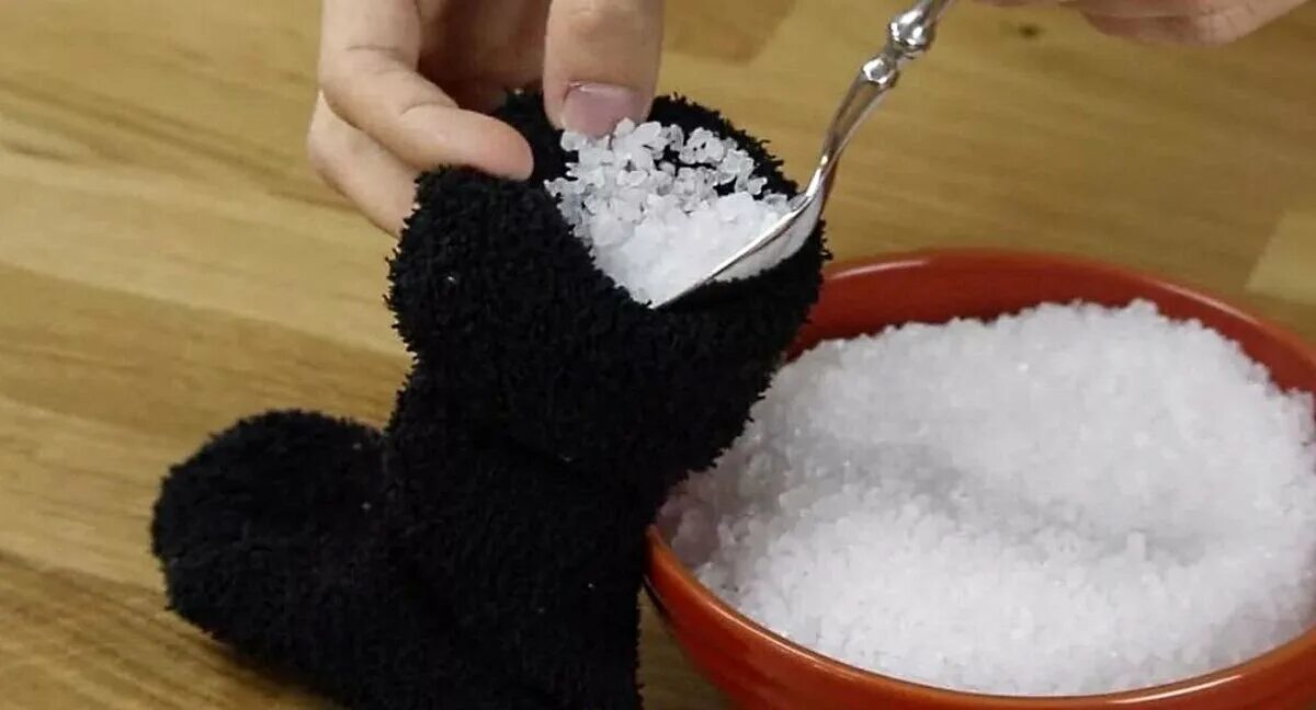 Ноги в носках. Сон в носках с солью. Сон в носках с солью. Сон в носках с солью. Носки на ногах.