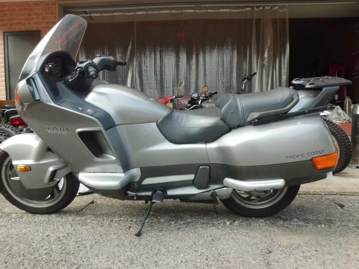 Хонда рс 800. Honda pacific 800. Honda pc 800. Honda pc800 pacific coast. Honda pc800 багажник.