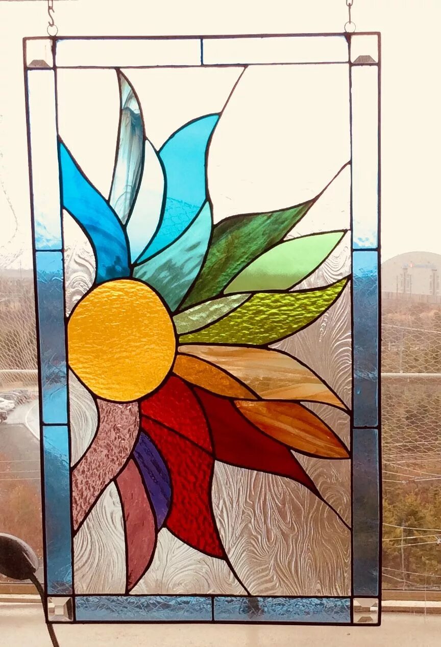 Стеклянные предметы. Стеклянный стакан карандашом. Стеклянный бокал карандашом. Псевдовитраж пленочный витраж. Витраж тиффани феникс.