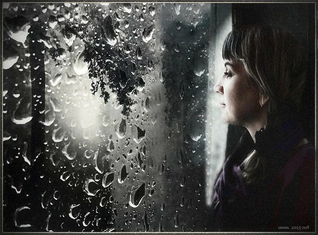 Все тише ветви мне стучат в окно. Все тише ветви мне стучат в окно. Деревья за окном. Девушка у окна дождь. Окно настежь зимой.