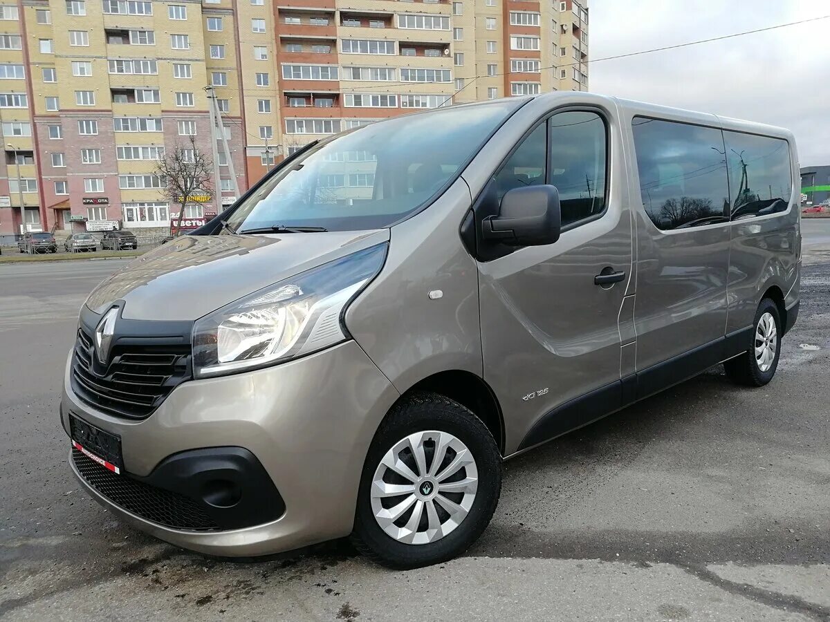 Renault отзывы владельцев. Renault Trafic III. Renault Trafic III 2017. Renault Trafic III 2014-Н.В.. Рено минивэн 2010 года.