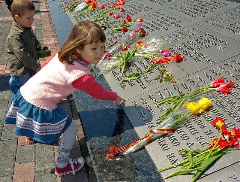 Живая память великой победы. Память о детях войны. День Победы для детей. Ветераны и дети. Композиция к 9 мая.