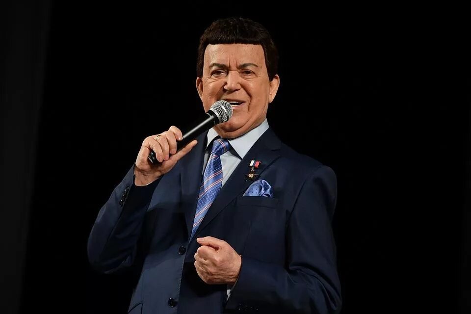 Ио́сиф кобзо́н. Кобзон 1997. Иосиф. А на деле иосиф кобзон. Ладонь кобзона.