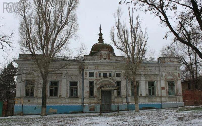 Новочеркасский госп. Здания исторический центр новочеркасск. Просвещения 19 новочеркасск. Новочеркасский госп. Здание судебных установлений новочеркасск.