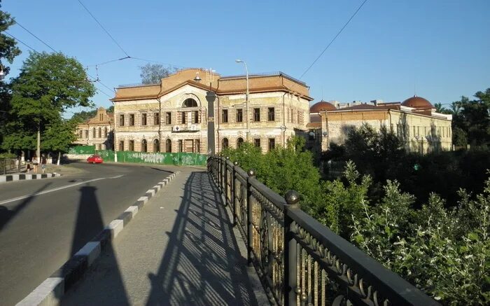 Сумы усадьба Харитоненко. Харитоненко поместье в красной Яруге. Особняк Харитоненко на Софийской набережной. Постройки Харитоненко в Сумах.