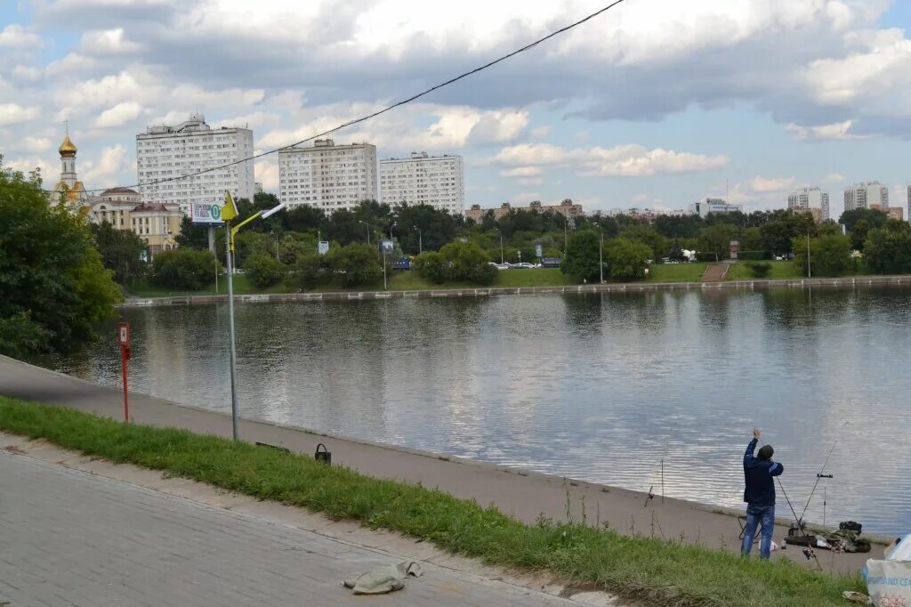 Кожуховский пруд Москва. Кожуховский парк в Москве. Народный парк Кожухово. Кожухово пруд народный парк.