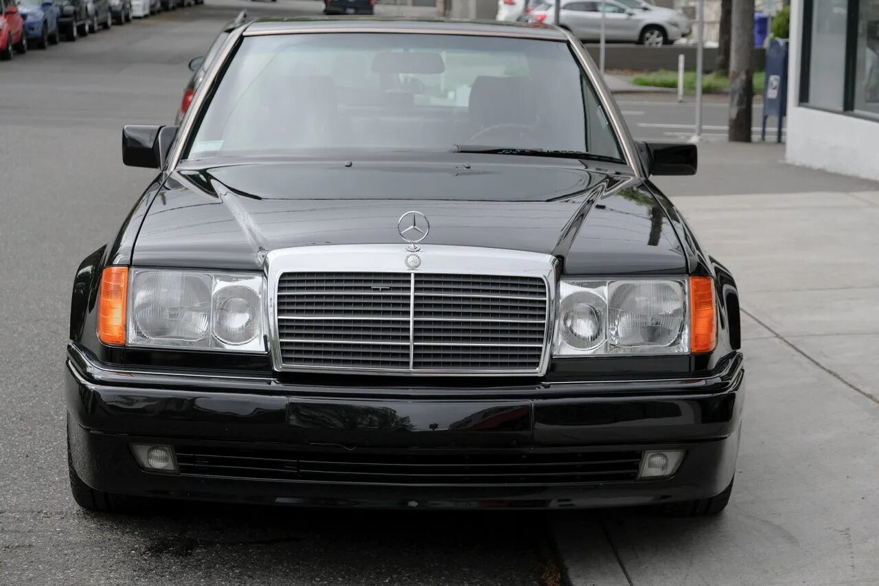 Е 500 3. Мерседес Бенц 124 волчок. Mercedes w124 волчок. Мерседес волчок 124 е500. Мерседес е500 волчок.