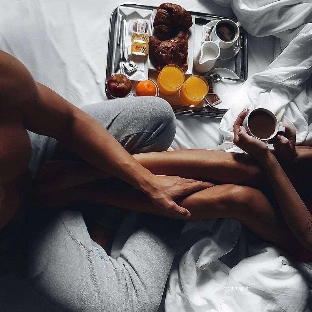 Чай романтика. Кофе в постель. Кофе в постель для любимой. Завтрак в постель мужчине. Завтрак в постель девушке.