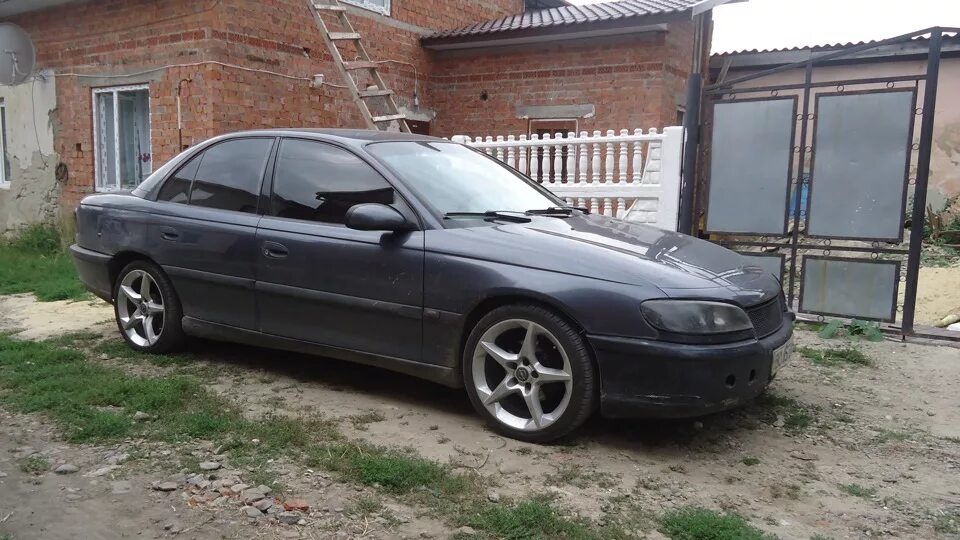 Купить опель омега б на авито. Opel Omega b r18. Опель Омега б на 18 дисках. Опель Омега б r18. Опель Омега б r17.