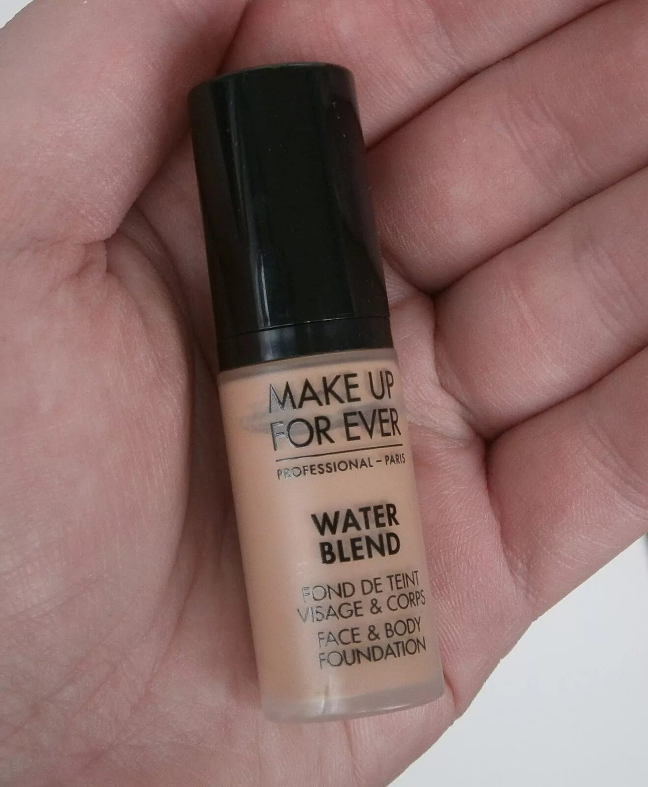 Тональный как вода. Тоналка вода. Make up forever тональный крем. Make up for ever тон. Бб крем лореаль.