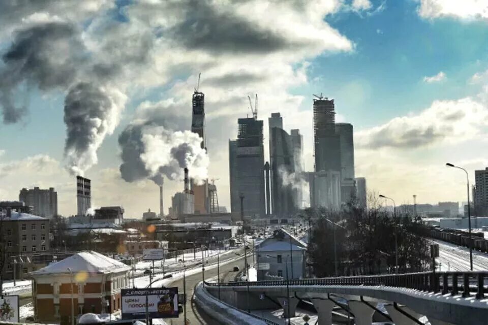 Городской воздух это. Загрязнение воздуха в городе. Грязный воздух в городе. Экология Москвы. Экологическая ситуация в Москве.