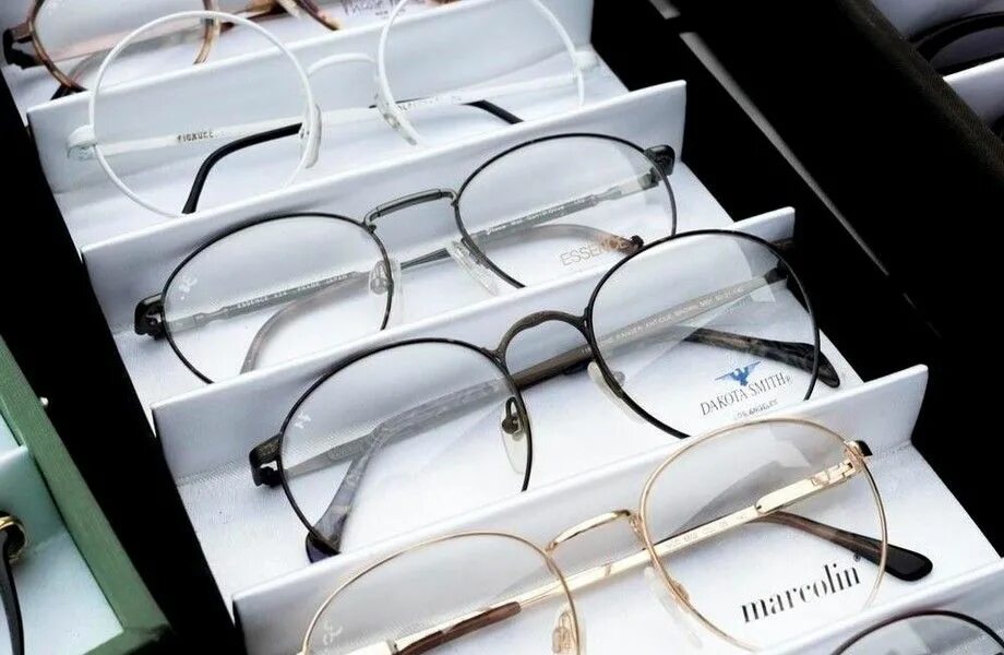 Лучшие производители очков. Оптика. Оптика очки. Оптика очки для зрения. Салон оптики очки.