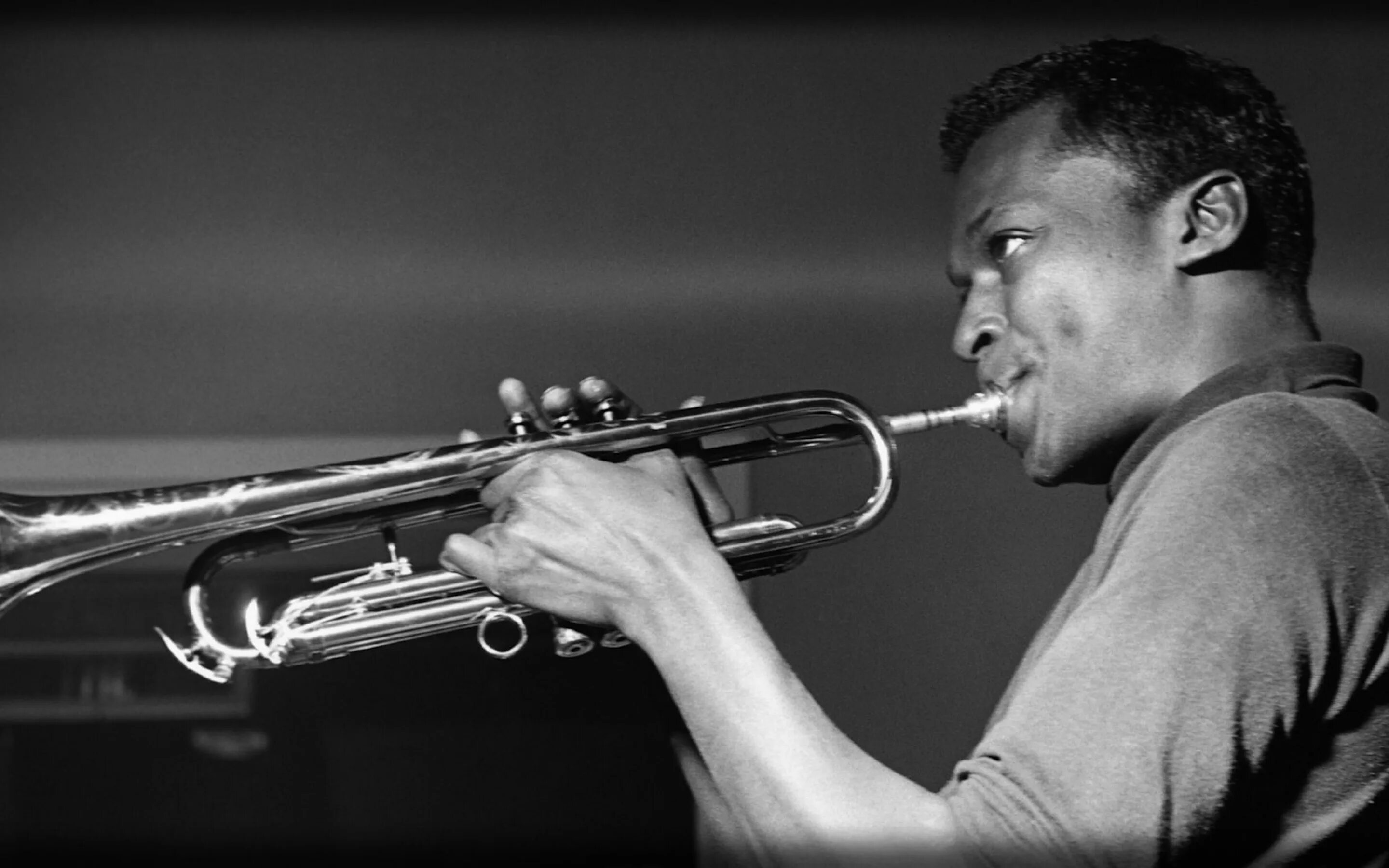 50 года джаз. Майлз Дэвис трубач. Майлз Дэвис труба. Джазовый музыкант Майлз Дэвис. Луи Армстронг.