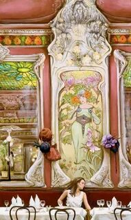 В шумном зале ресторана средь веселья