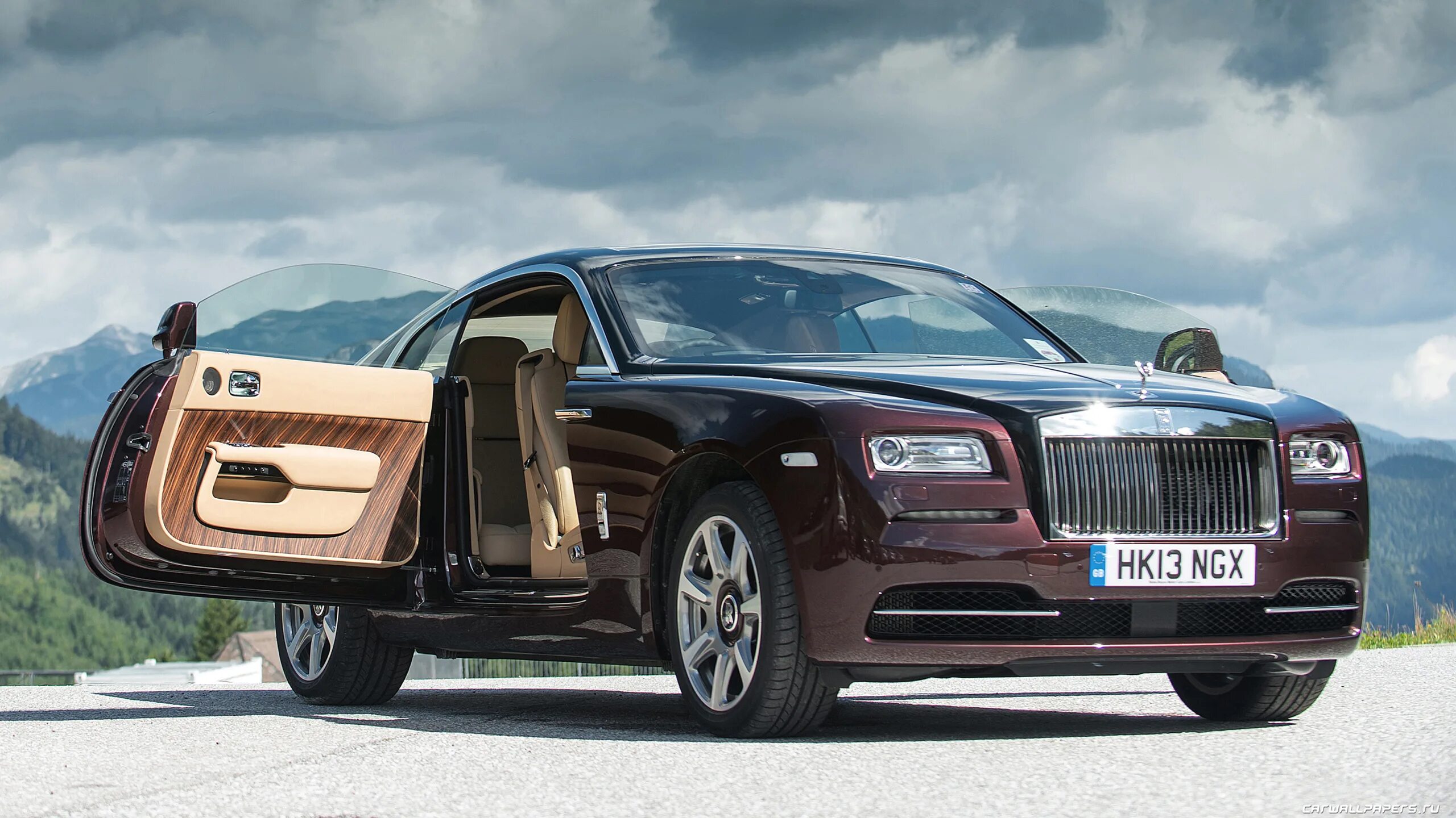 Где роллс ройс. Роллс Ройс Wraith. Машина Rolls Royce Wraith. Роллс Ройс гоуст 2022. Роллс Ройс 2013.