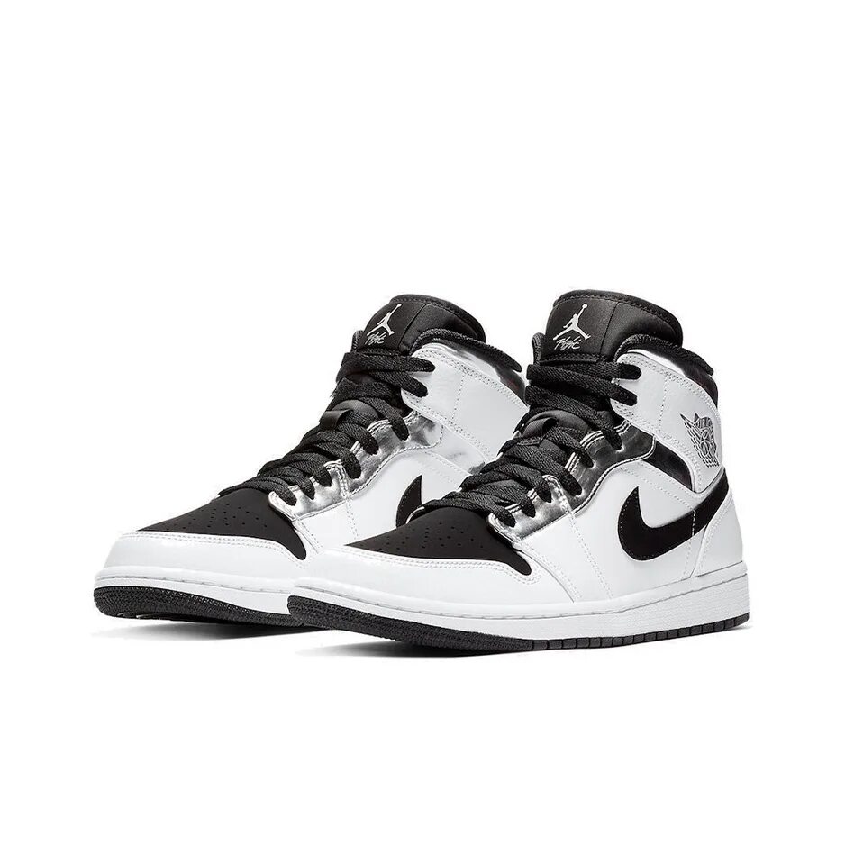 Джорданы 1 черные. Nike Air Jordan 1 Black White. Nike Air Jordan 1 Mid White. Air Jordan 1 Mid Black White. Nike Air Jordan 1 черно белые.