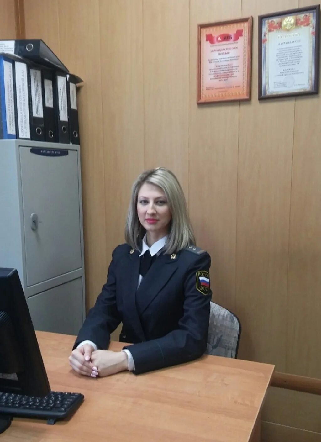 Приставы татарск новосибирская. Судебные приставы по алиментам. Должники судебных приставов. Форма судебных приставов украины. Форма судебных приставов.