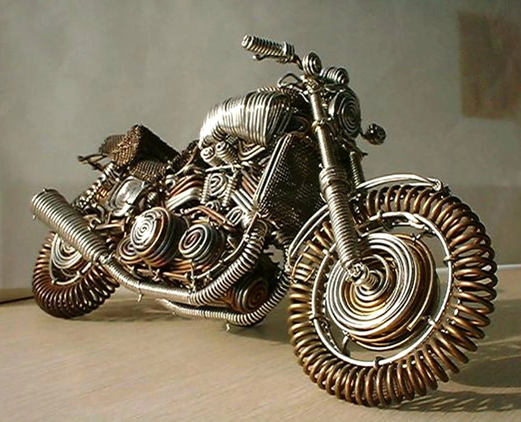 Мотоцикл из металла. Поделки из металла. Необычные изделия из металла. Мотоцикл из проволоки.