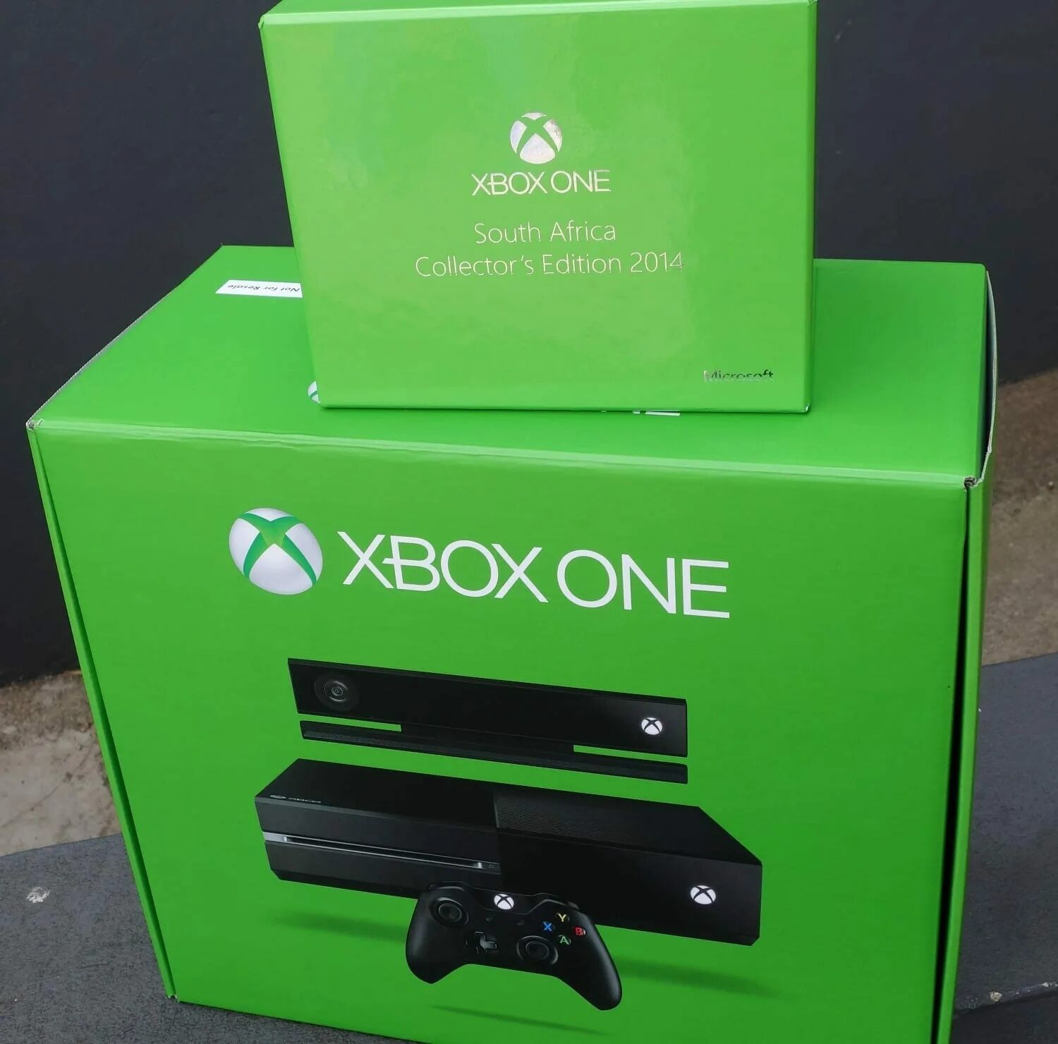 One x project scorpio. Xbox scorpio edition. xbox усилитель. сертифицированная xbox. xbox one гарантийная наклейка.