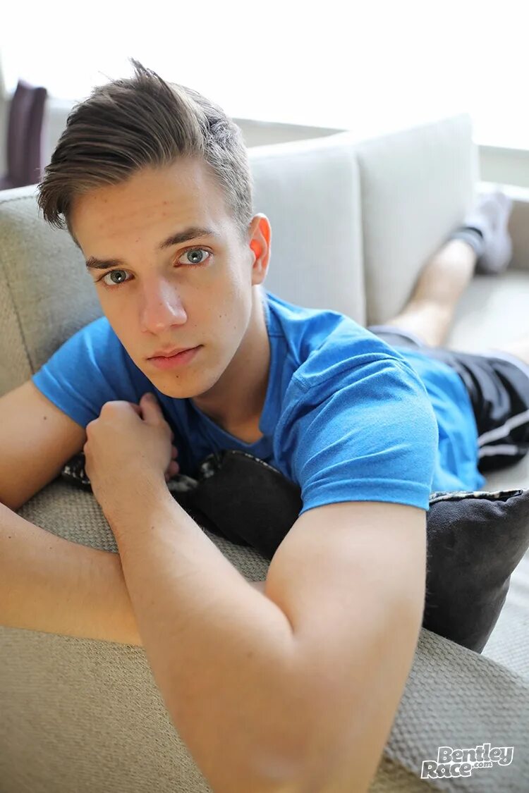 Connor peters. Connor peters bentley. connor peters онлифанс.